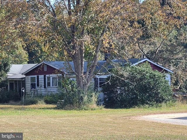 exterior space featuring a front lawn