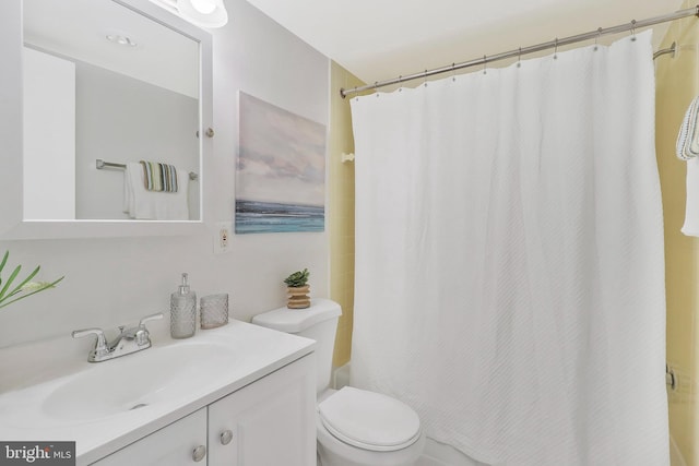 full bathroom featuring vanity, shower / bath combo, and toilet