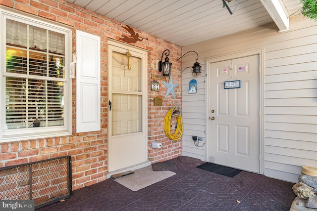 property entrance featuring a porch