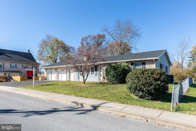 view of front of home featuring a front yard and a garage