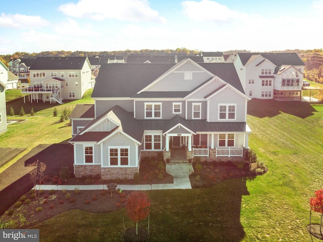 view of front of property featuring a front yard and a porch