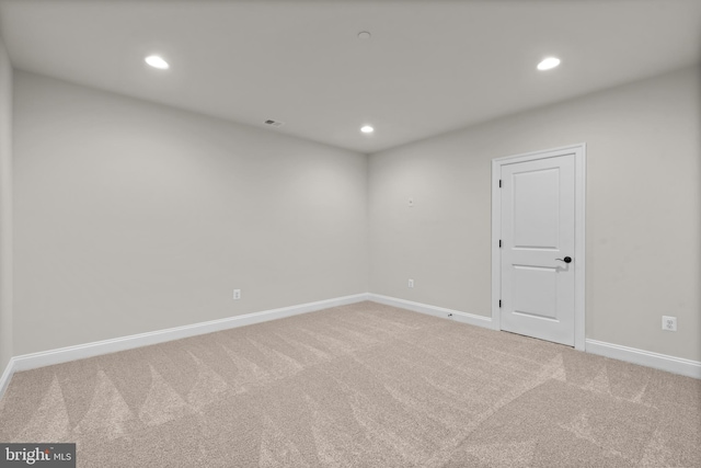 unfurnished room featuring carpet