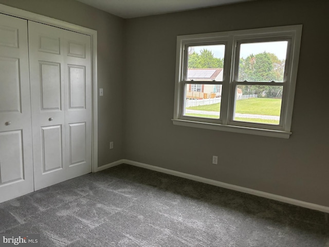 unfurnished bedroom with carpet flooring and a closet