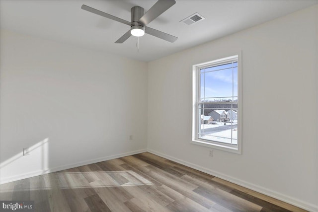 empty room featuring light hardwood / wood-style floors and ceiling fan