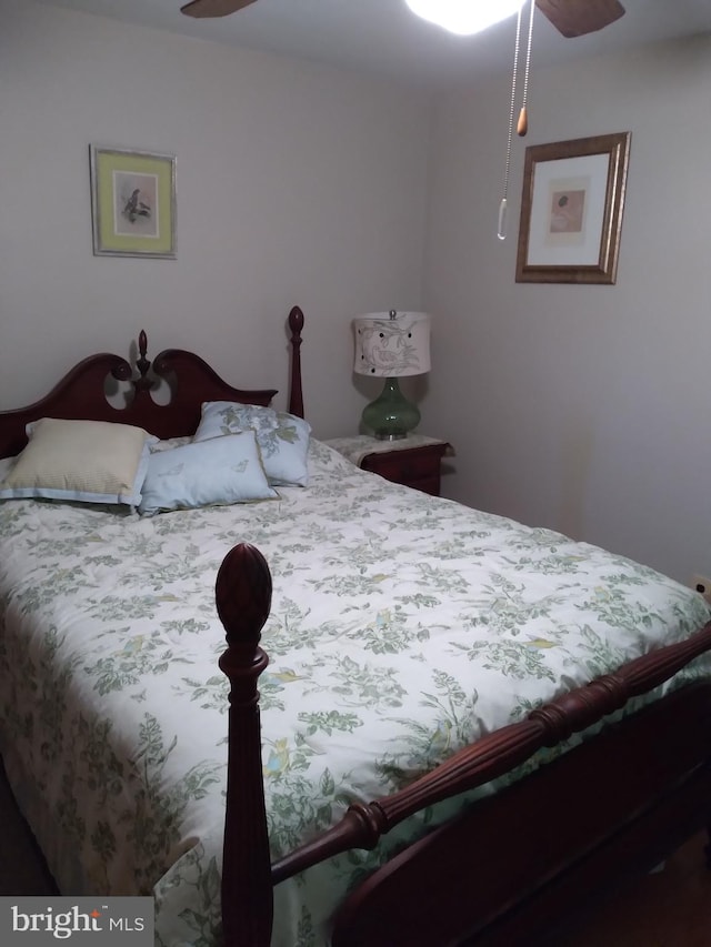 bedroom featuring ceiling fan