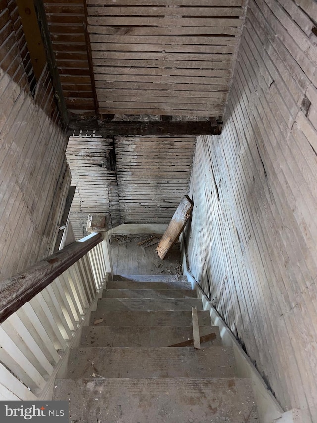 stairs with vaulted ceiling