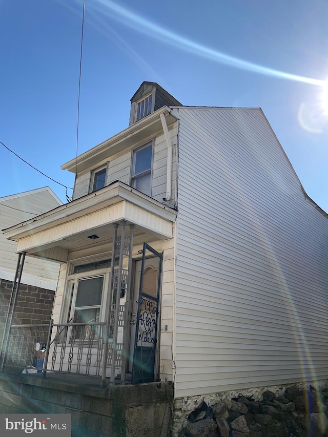 view of front facade with a porch