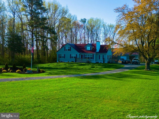 new england style home featuring a front lawn