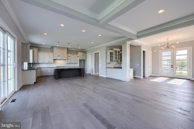 kitchen featuring visible vents, open floor plan, wood finished floors, and a chandelier