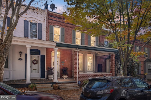 view of front facade featuring covered porch