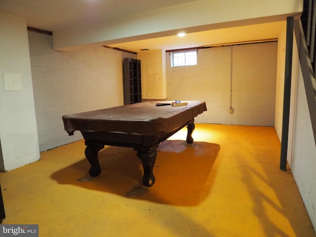 playroom featuring billiards