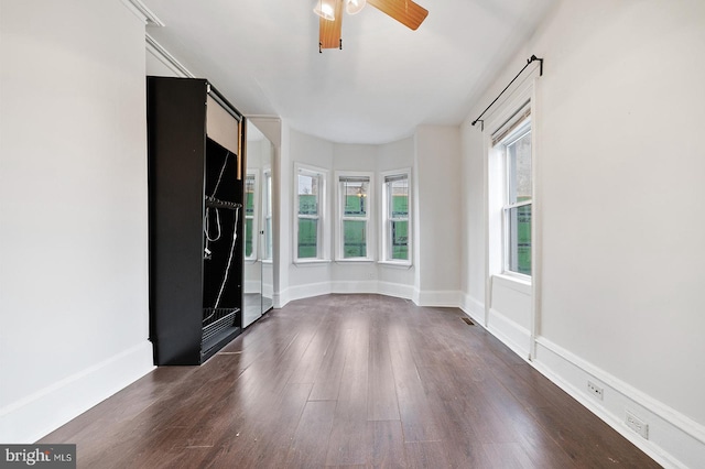 spare room featuring dark wood-type flooring and ceiling fan