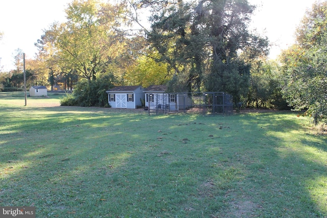 view of yard with a storage unit