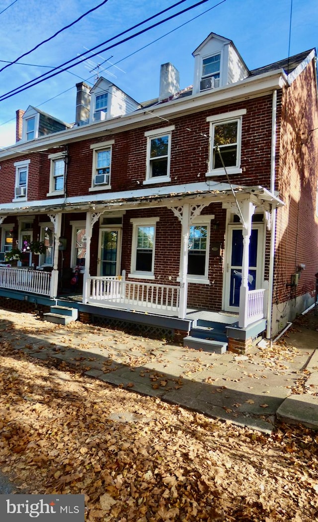 townhome / multi-family property with covered porch