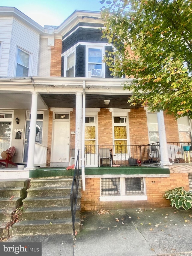 property entrance with covered porch