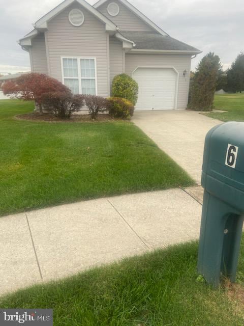 view of front of house featuring a front yard and a garage