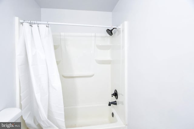 bathroom with toilet and shower / tub combo