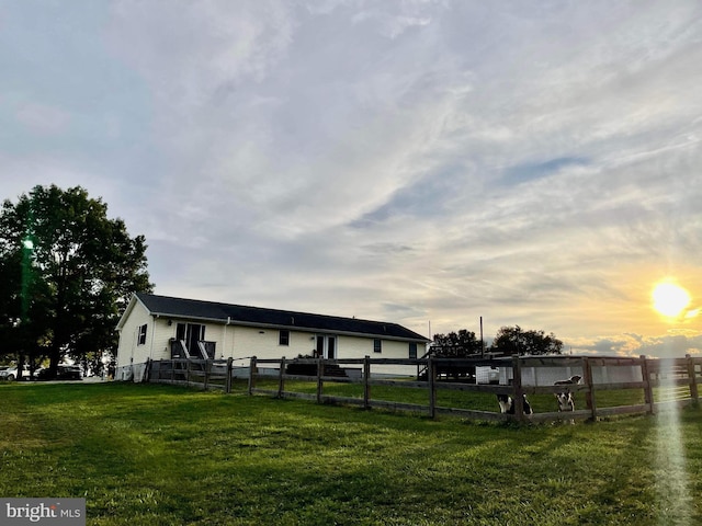 view of yard at dusk