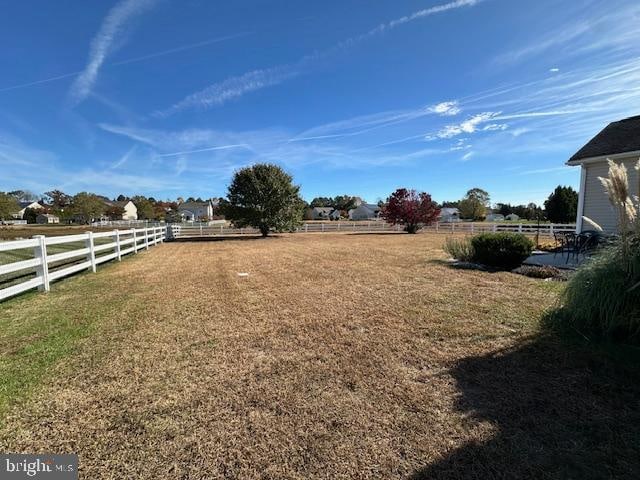 view of yard featuring a rural view