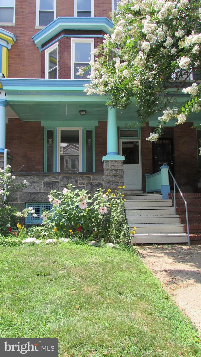 property entrance with a porch