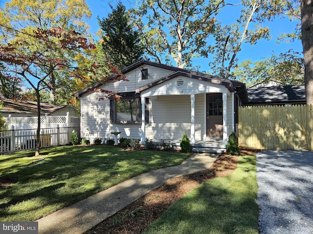 bungalow-style house featuring a front lawn