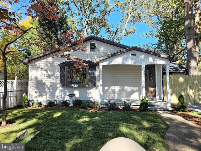 view of front of home featuring a front lawn