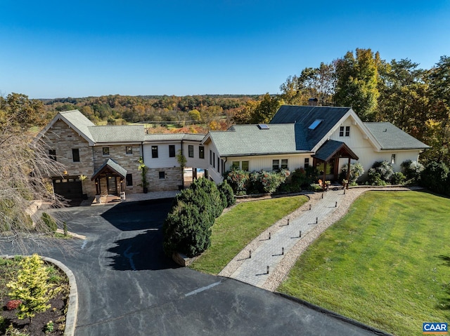 view of front of property with a front yard