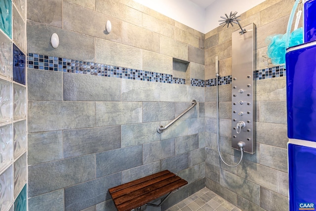 bathroom featuring a tile shower