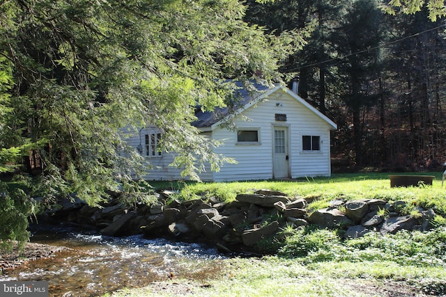 view of outbuilding