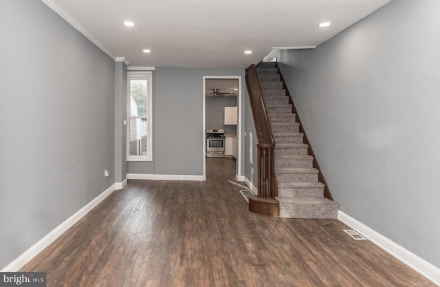 foyer with ceiling fan, dark hardwood / wood-style floors, and crown molding