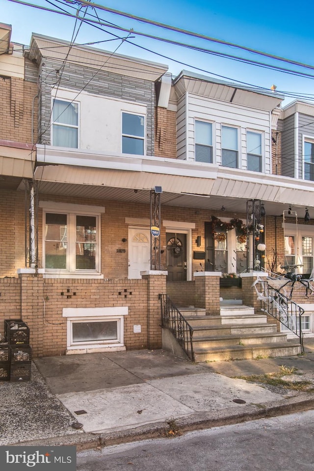 multi unit property featuring a porch