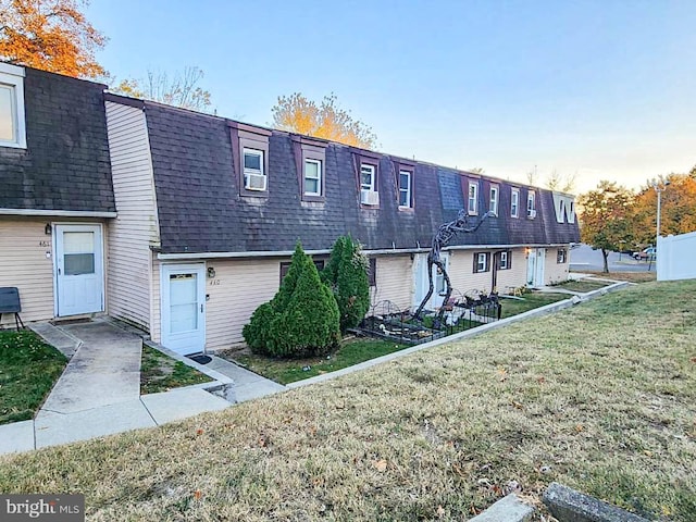 view of front of home with a front lawn