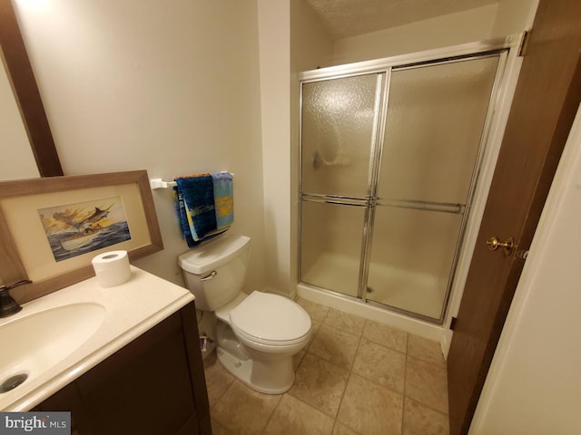 bathroom featuring a shower with shower door, a textured ceiling, toilet, and vanity