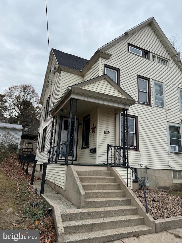 view of front of property with covered porch