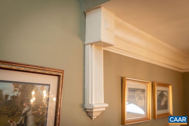2004 Seven Meadows Ln, Appomattox, VA 24522 - detailed view of crown molding