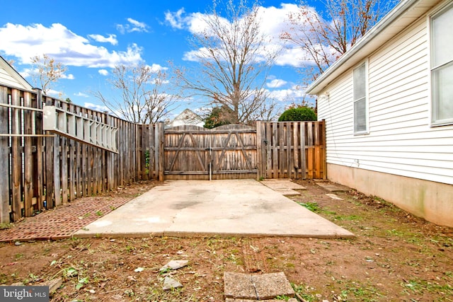 view of yard with a patio