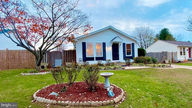 view of front of house featuring a front yard