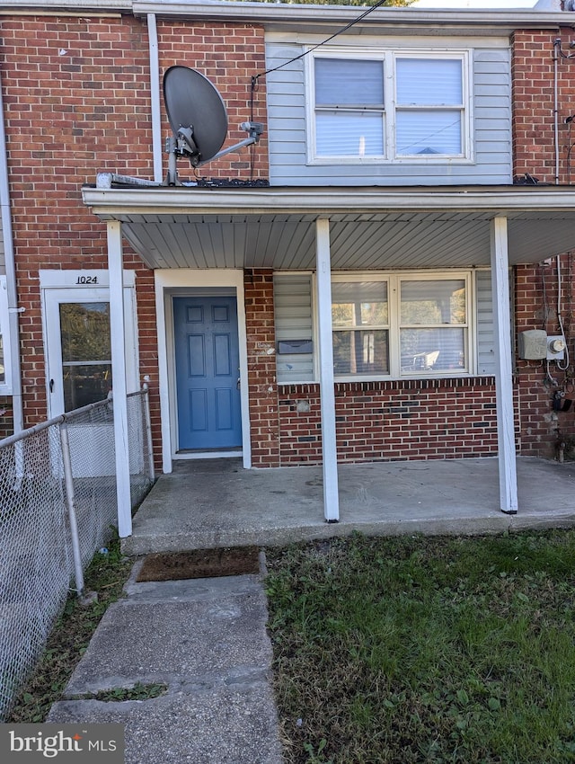 property entrance featuring covered porch