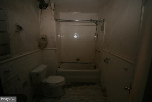 6659 N 20th St, Philadelphia, PA 19138 - bathroom featuring shower / bath combination, tile walls, toilet, and tile patterned floors