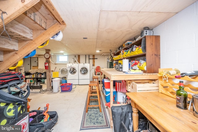 basement featuring washer and clothes dryer