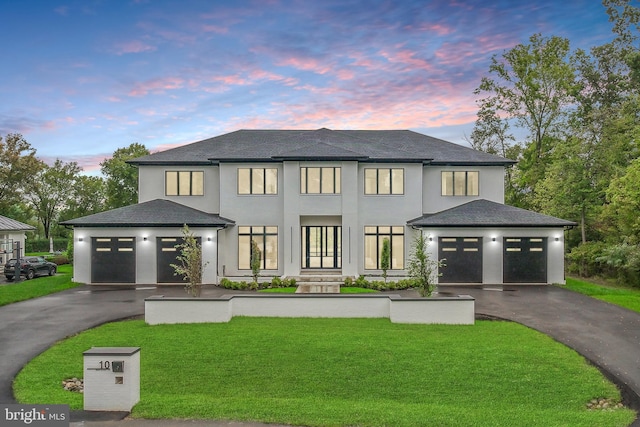 view of front of house featuring a yard