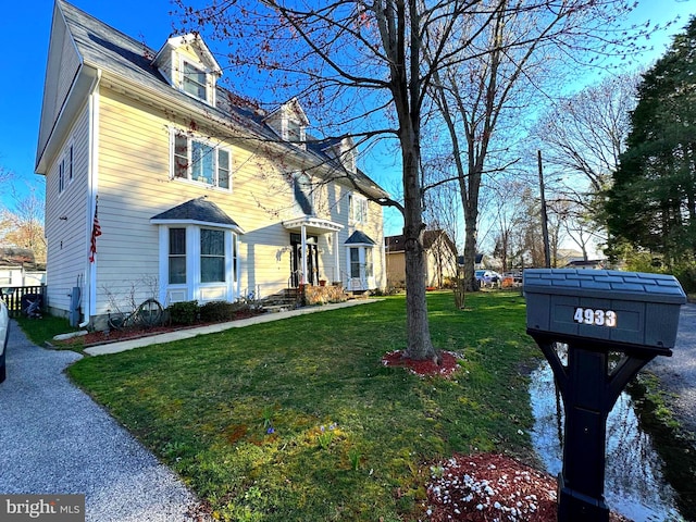 view of front of property with a front yard