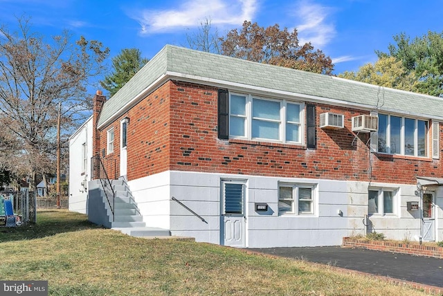 view of front of house with a front lawn