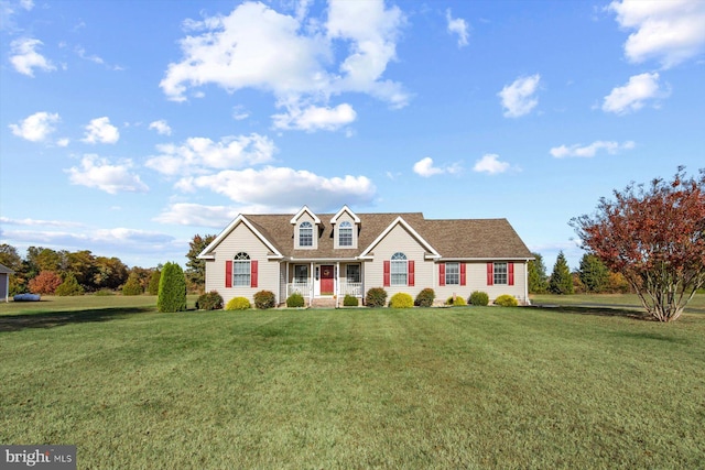 view of front of house featuring a front lawn