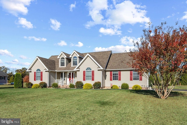 view of front of property featuring a front yard and a porch