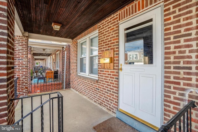 property entrance featuring a porch