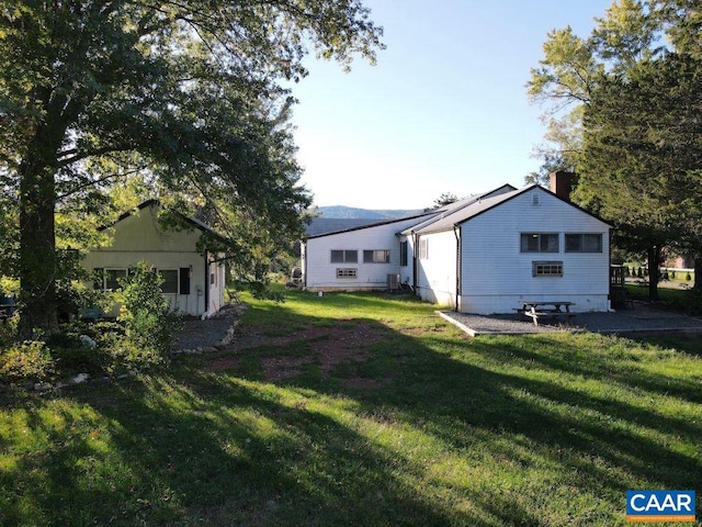 view of yard with a patio