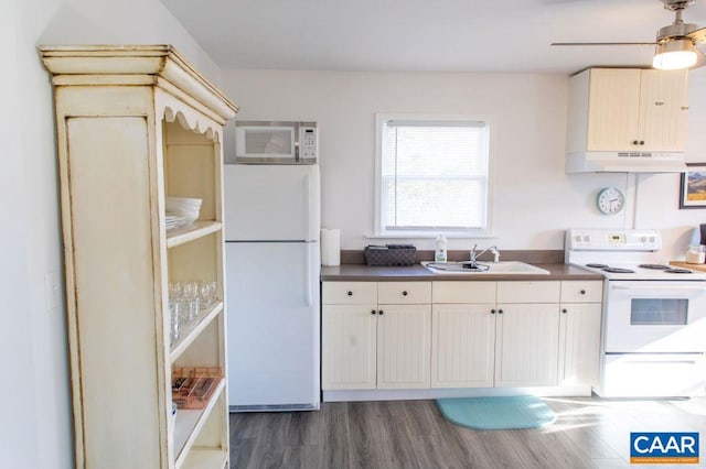 kitchen with sink, dark wood-type flooring, white appliances, and ceiling fan