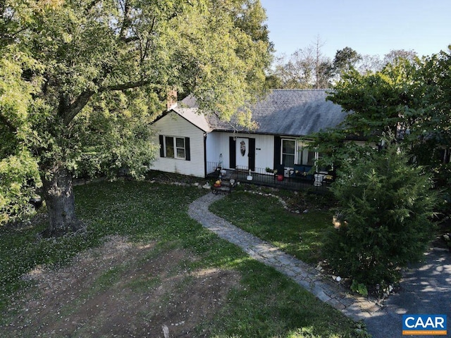 view of front of home with a front yard