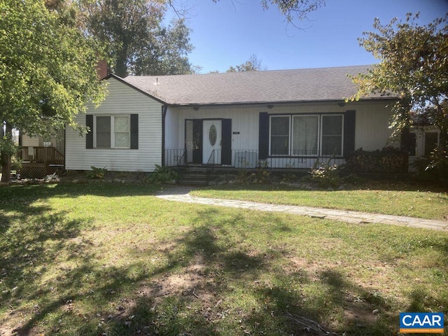 single story home with a front lawn